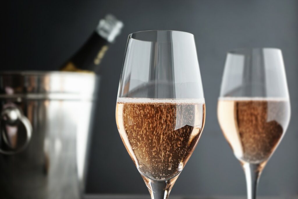 Rosé pétillant : crémant, prosecco ou champagne rosé, lequel choisir ?